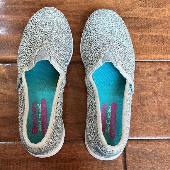 Girls Sketchers air-cooled memory foam sneakers - Picture 2 of 4